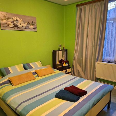 Simpele Slaapkamer Geraardsbergen Buitenkant foto